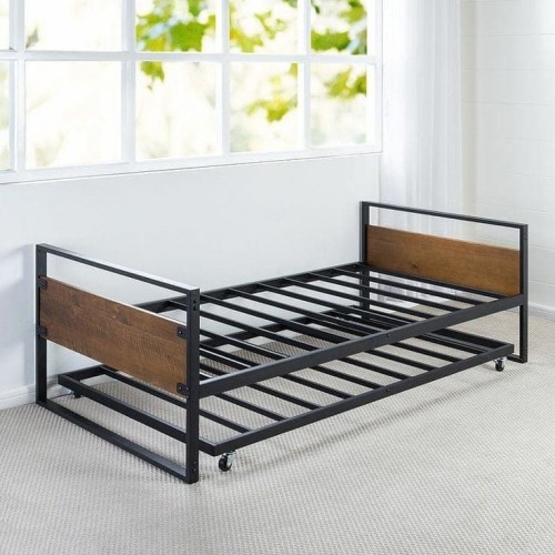 Tempat tidur besi